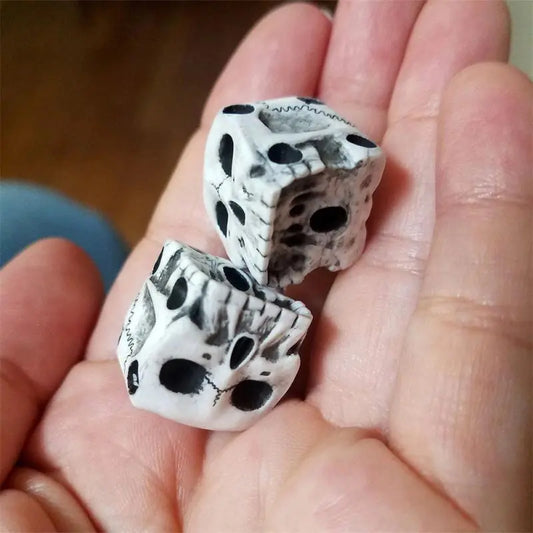 1 dado de calavera de 6 caras.