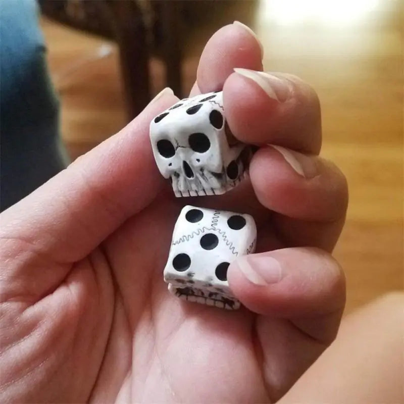 1 dado de calavera de 6 caras.